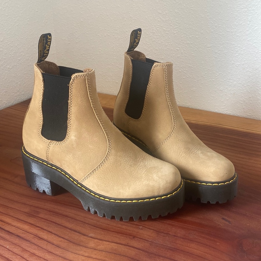 Dr Martens Rometty Tan size 7